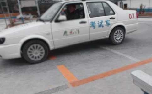 驾校玻璃雨搭工程施工合同