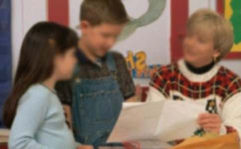 幼儿园小班语言领域教案《门上的画》含反思