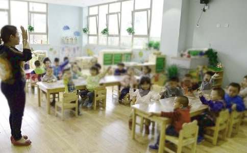 幼儿园小班语言教案:下雨啦