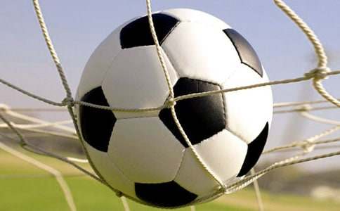 小班踢足球教案