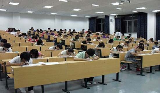 期中考试总结表彰大会发言稿